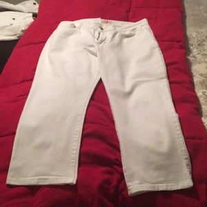 White cropped jeans